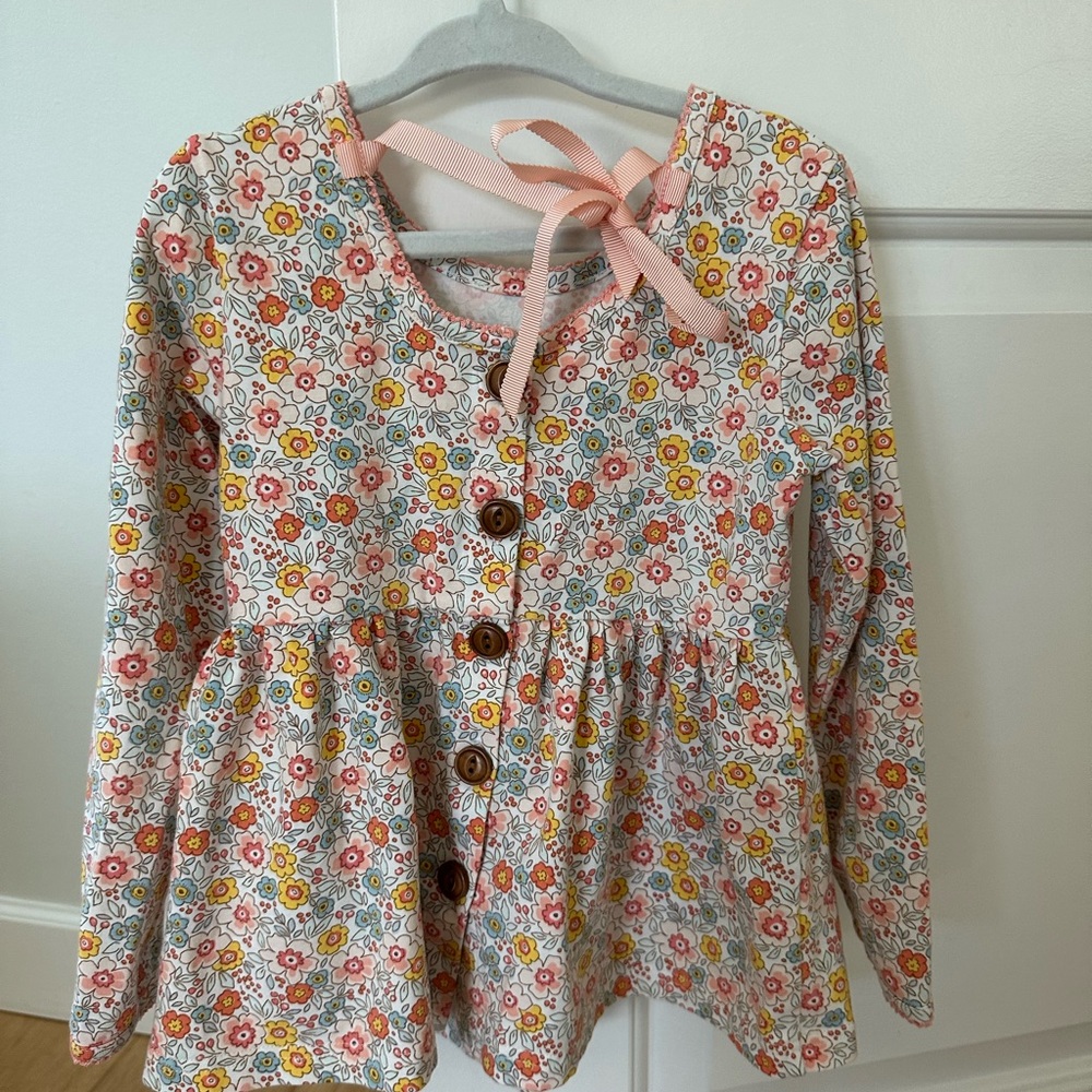 Cute Top - Tie Back - Great Condition